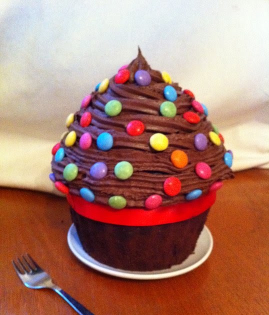 to Beautiful Bakes! Giant m&m cupcake!