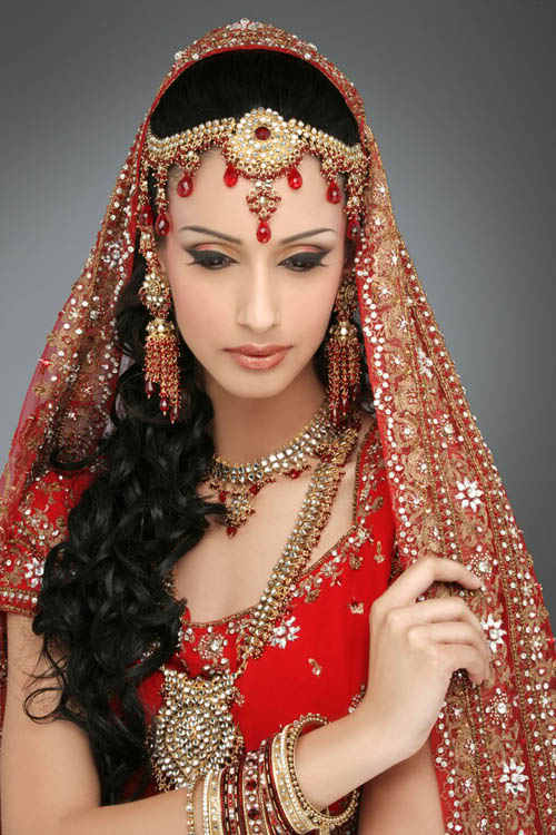 Pakistani wedding dresses come in different fabrics from cotton to silk 