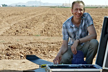 Johannes Hunink, de FutureWater, junto al dron