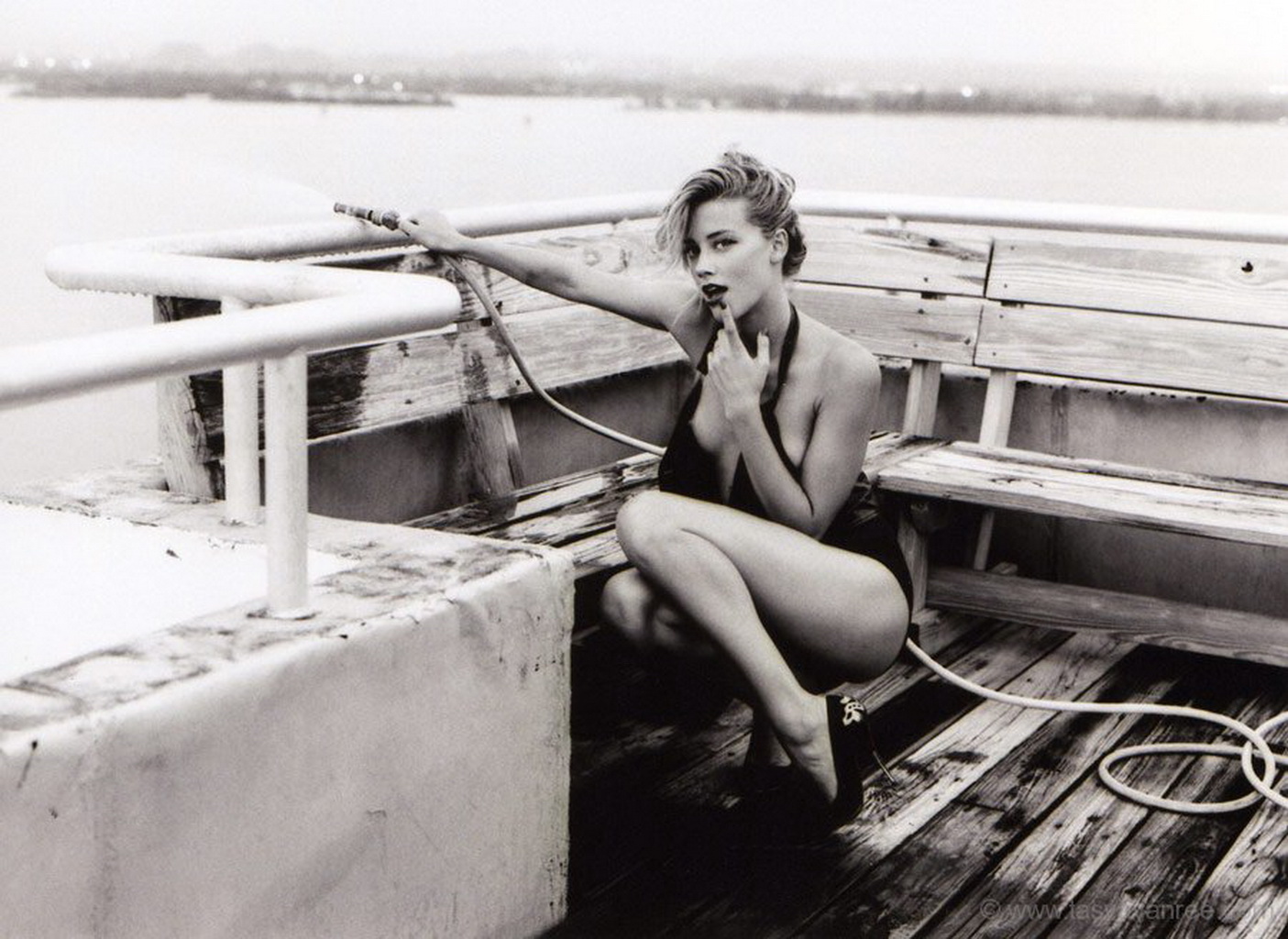 http://2.bp.blogspot.com/-NOCrerKH4IY/UHc9id02ARI/AAAAAAAADts/gULlwblGW1M/s1600/amber_heard_04.jpg