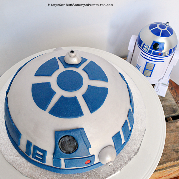 r2d2 cakes