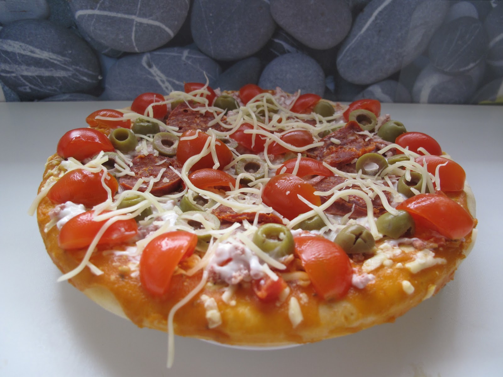 Gourmandises HomeCooked Plat Pizza du Dimanche tomatesolives