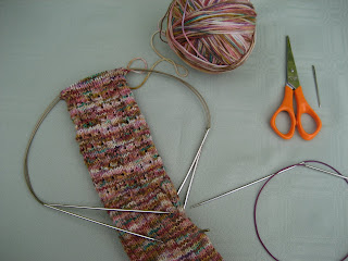 Carolyn Knits: Kitchener Stitch Bind-Off Tutorial