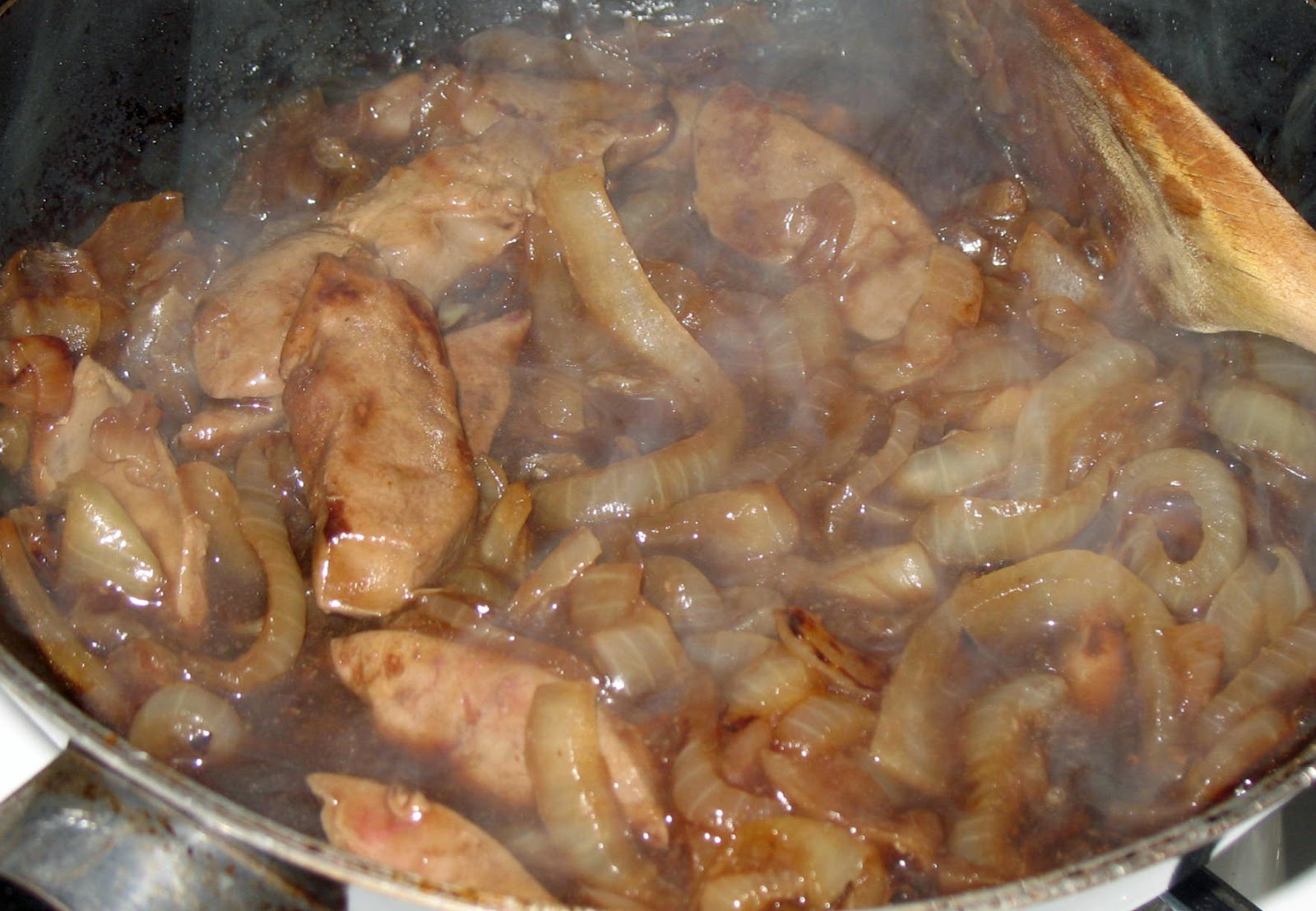 The Happy Housewife: Liver with onions and gravy
