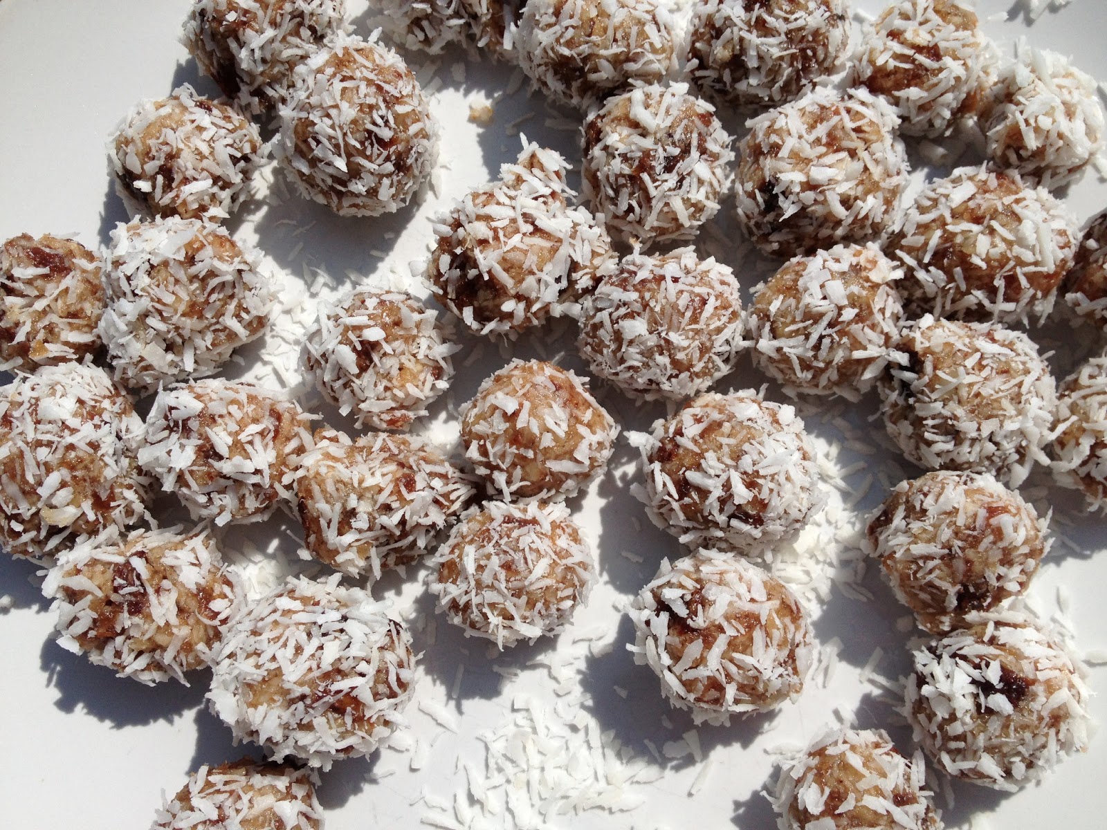Natural Vegan Eco Mom Vegan protein balls recipe raw foods toddler