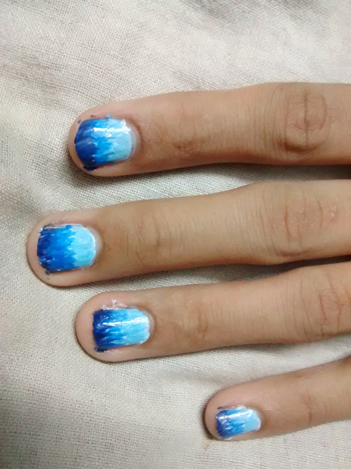 Blue ombre gradient nail art- DIY
