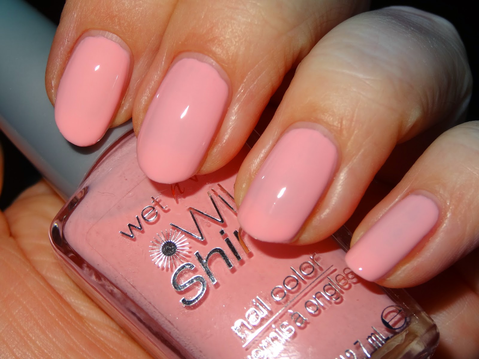 polishlover: Wet n Wild - Tickled Pink & Sparkled