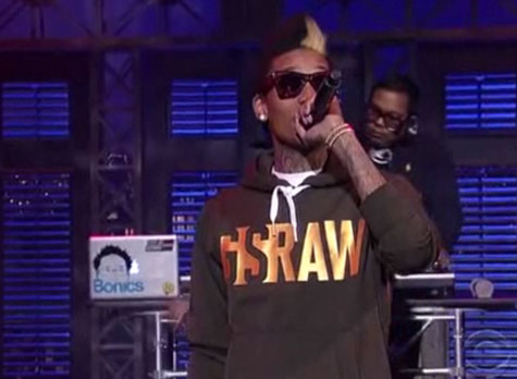 Wiz Khalifa#39;s sporting his new girl from wiz khalifa roll up video. Wiz Khalifa#39;s sporting his new