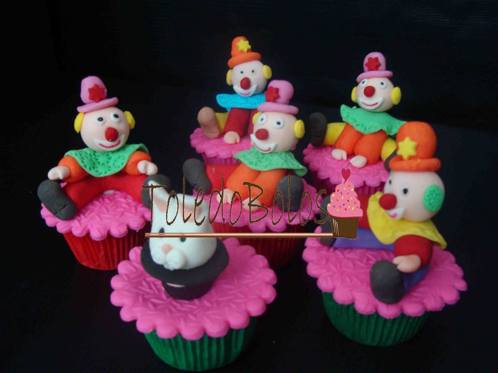 Bolos, Doces, Bem Casados e Guloseimas para todo tipo de festa ou  evento!!!!!: Cupcakes e bolo tema Carros. #cupcakes #chocolate #carros  #festacarros #festainfantil #chocolate #bolos