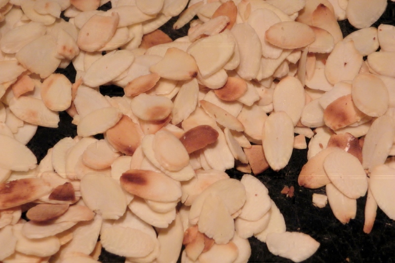 Amandes effilées, grillées et caramélisées par Ama chez xyz Amandes effilées, grillées et caramélisées par Ama chez xyz