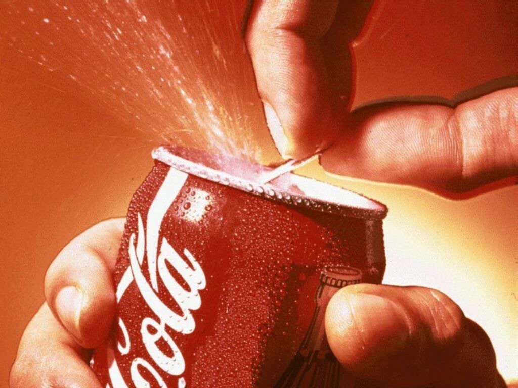 http://2.bp.blogspot.com/-NUIx-HPJ720/T8WfDXdtD9I/AAAAAAAAJ10/Z3cNSHYX-HU/s1600/coca-cola.jpg