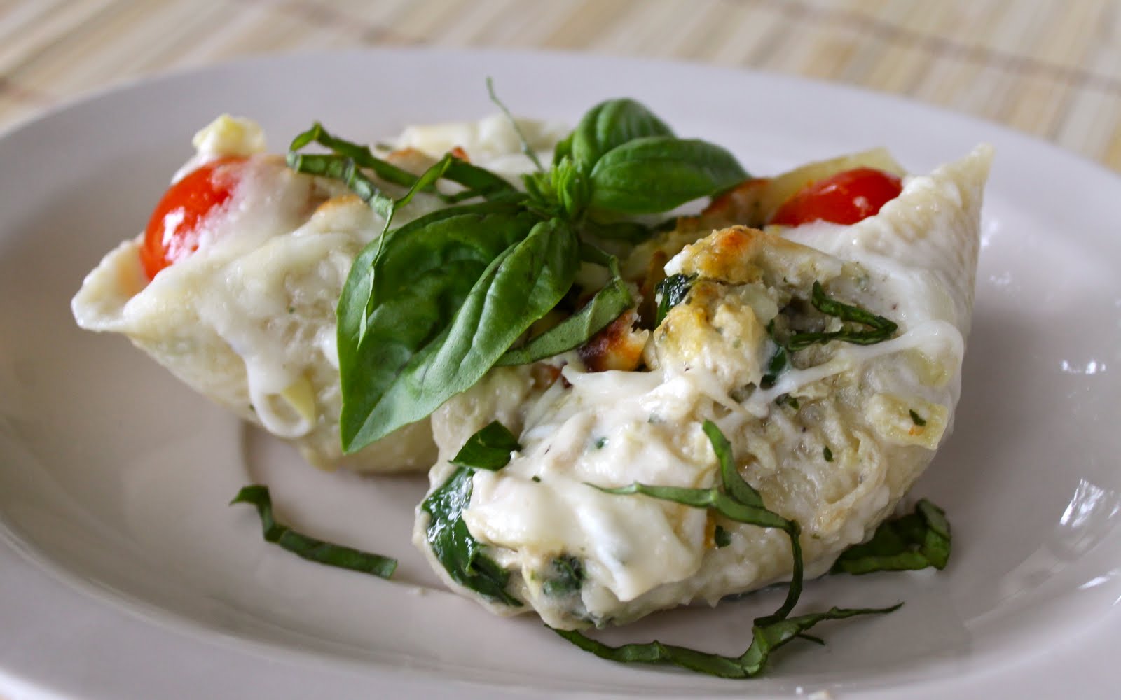 Yammie's Noshery Spinach, Artichoke & Chicken Stuffed Shells