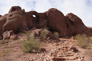 Hole-In-The-Rock hiking trail