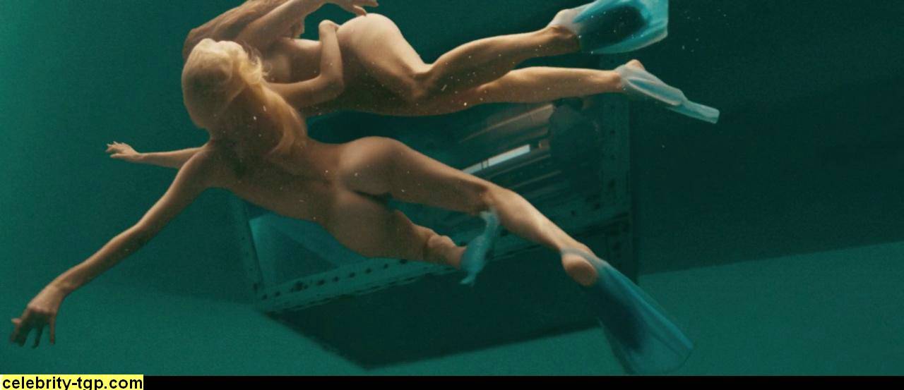 Kelly Brooke underwater completely nude swimming with her girl friend. 