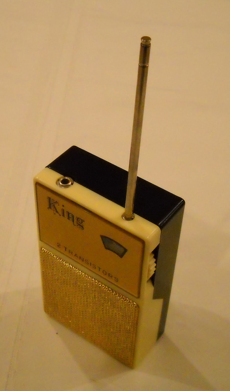 Mikes Old Radios KING 2 TRANSISTOR BOYS RADIO