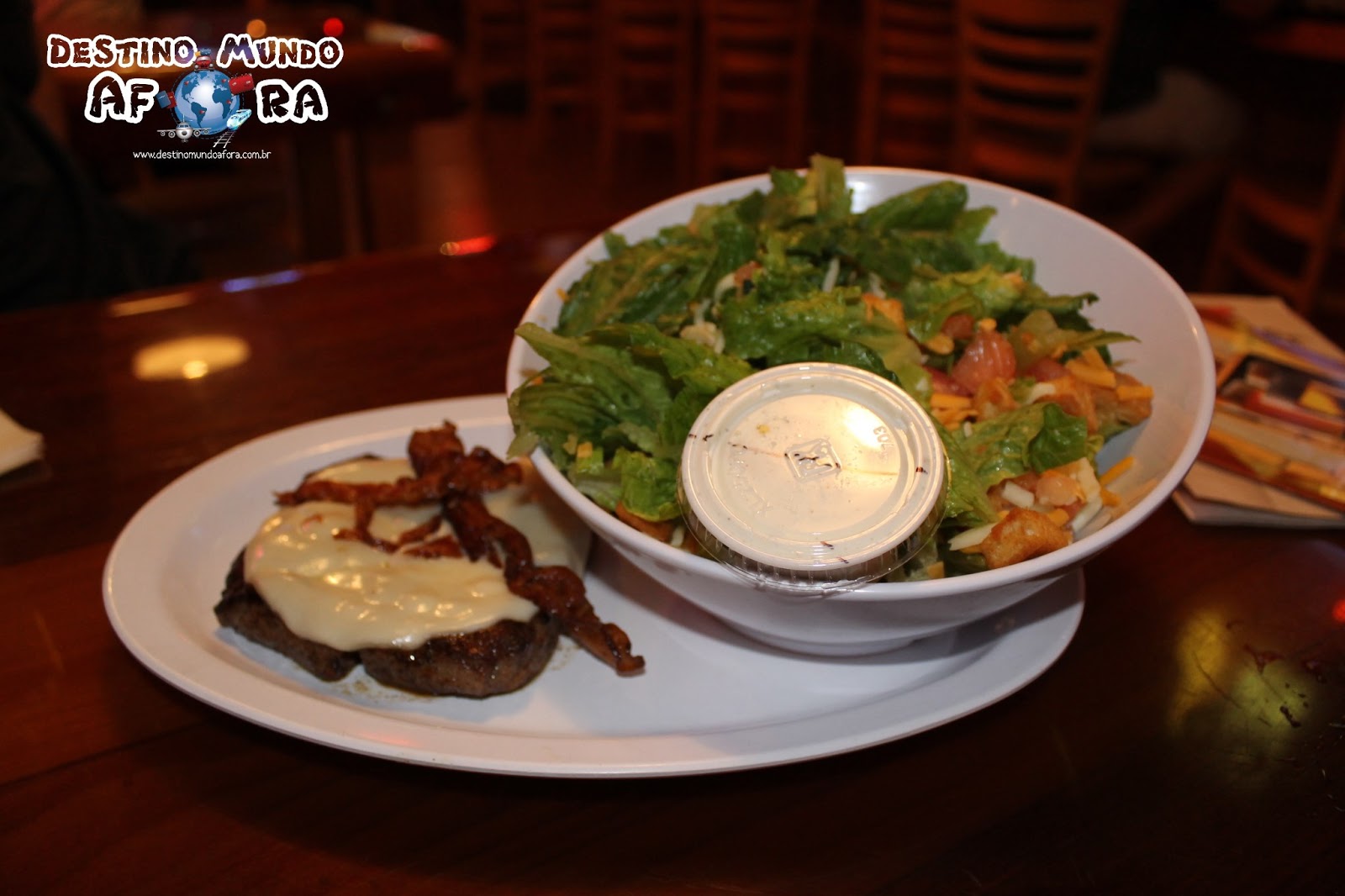 Hooters Restaurante Tipicamente Americano Com Garconetes Sensuais Destino Mundo Afora