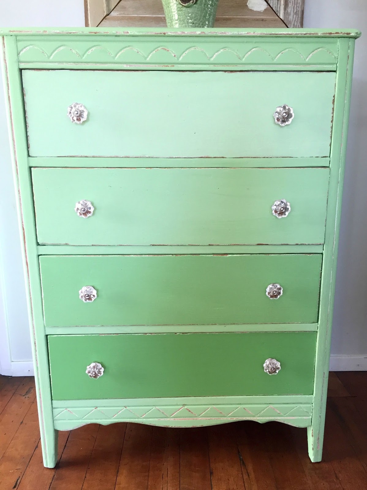 D.D.'s Cottage and Design How to paint a Green Ombre Dresser