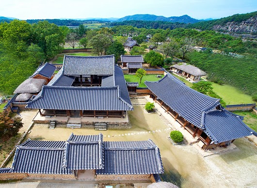 Bukchondaek“北村家” is a bigger house