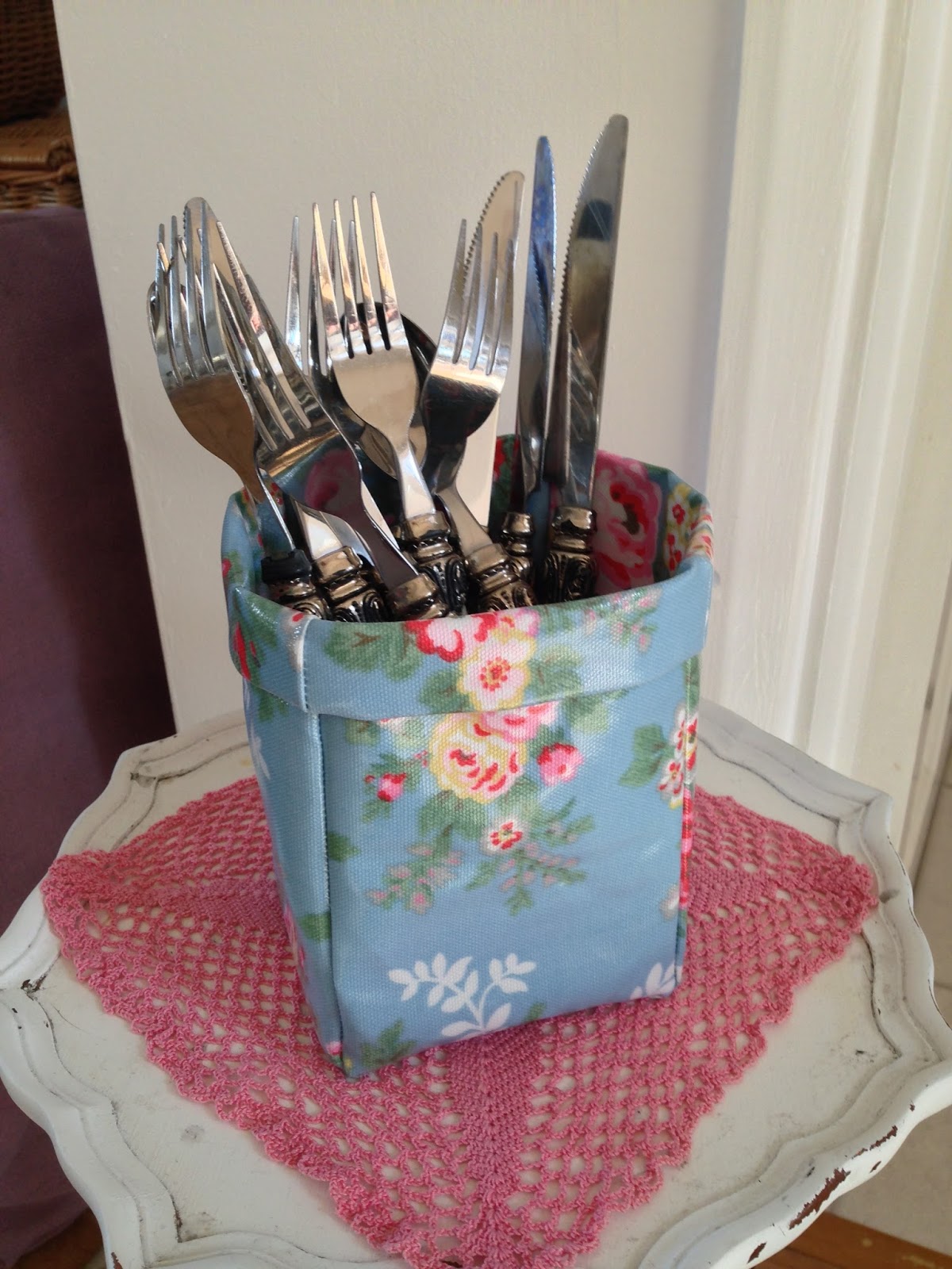 CRAFTY RED Oil Cloth box tutorial