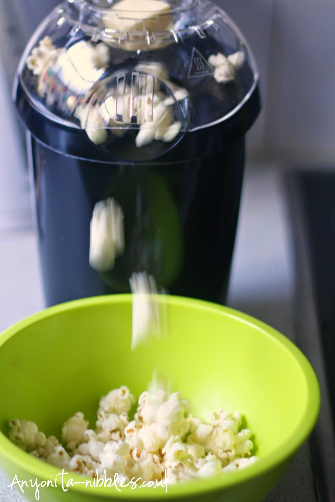 Hot air popcorn making in action from Anyonita-nibbles.co.uk