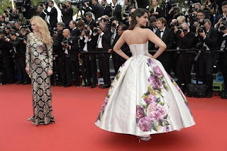 Sonam Kapoor looks so gorgeous @ 66° Cannes film festival