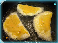 Cassoncini di pasta all'uovo fritti con ripieno di ricotta