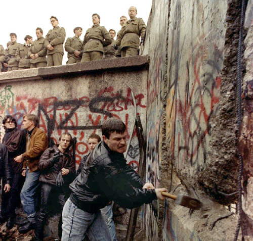 Cual Fue El Objetivo De La Construccion Del Muro De Berlin