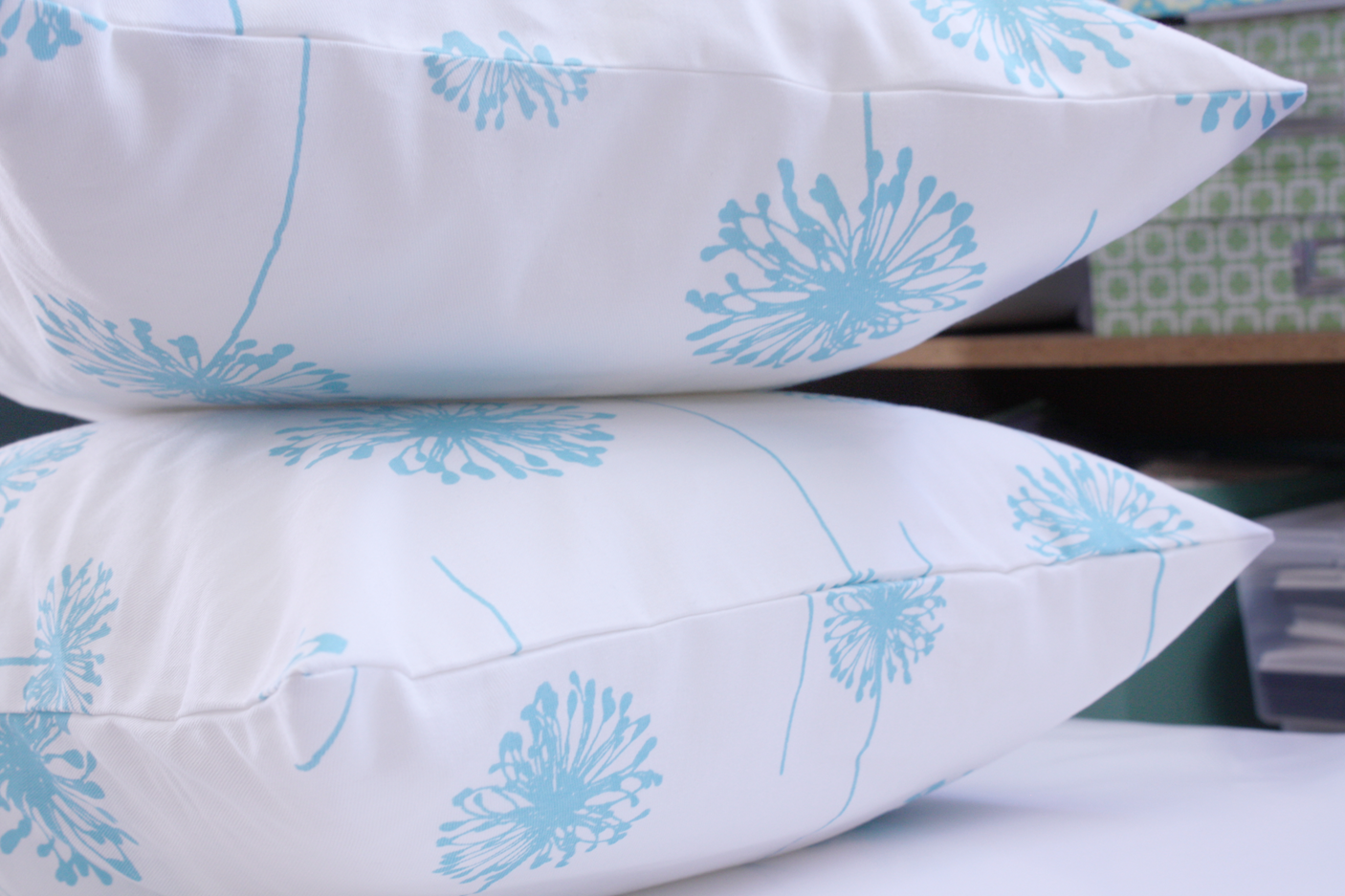 Designer Pillow Cover Tutorial {beginner level sewingl} Naturally