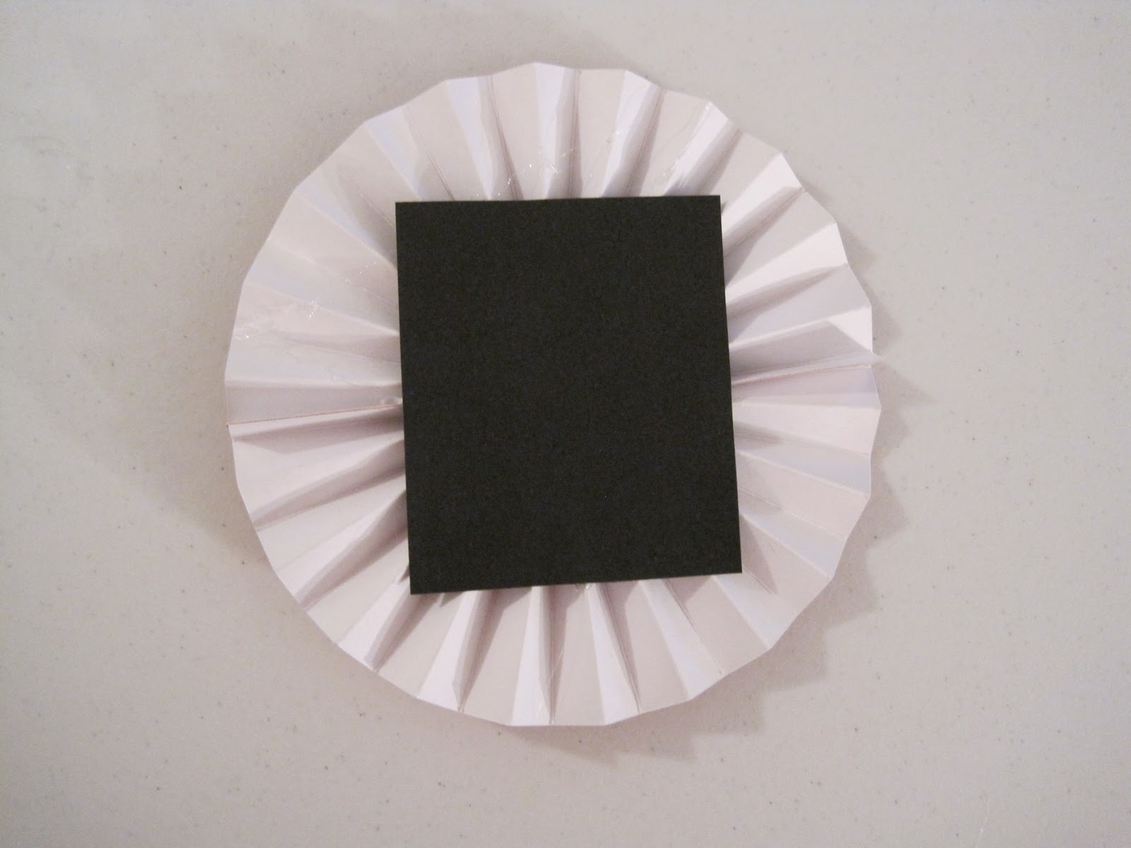 Katie Stories {Scrapbook + Crafting Blog} Paper Accordion Fold Circles