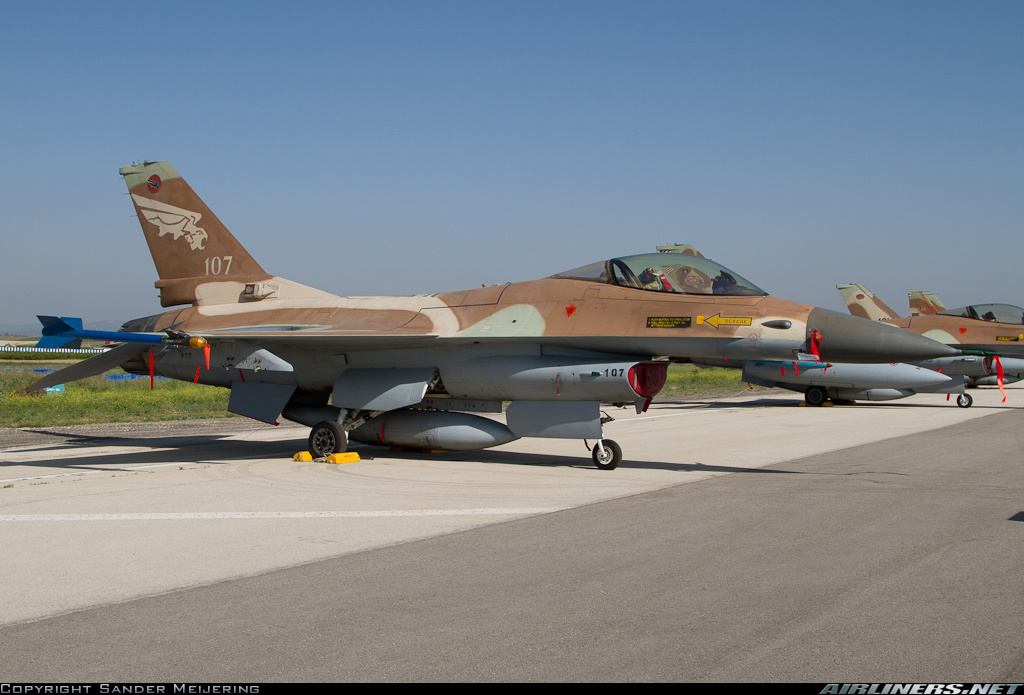 Fuerzas Armadas de Israel General+Dynamics+F-16A+Netz+(401)