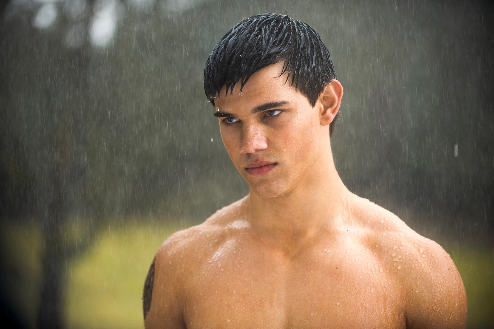 http://2.bp.blogspot.com/-NqWA1c5wOjc/UM2fsROd7ZI/AAAAAAAACIU/TFgkDzItF2o/s1600/Taylor+Lautner+2012_6.jpg