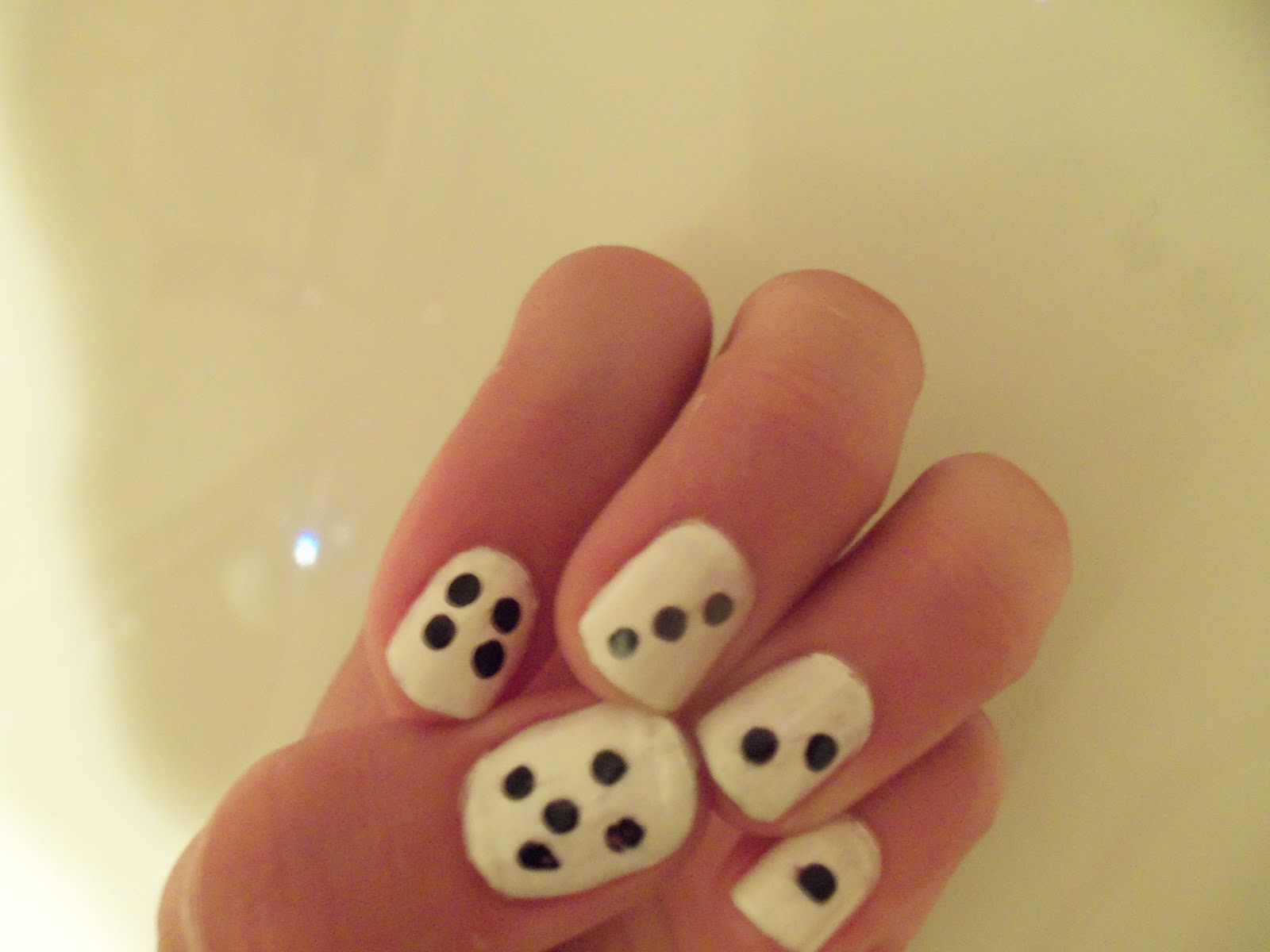 DIY Courtney DIY Dice nail art