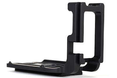 Sunwayfoto PCL-5DIII L Bracket side view - remote gap detail Sunwayfoto PCL-5DIII L Bracket side view - remote gap detail