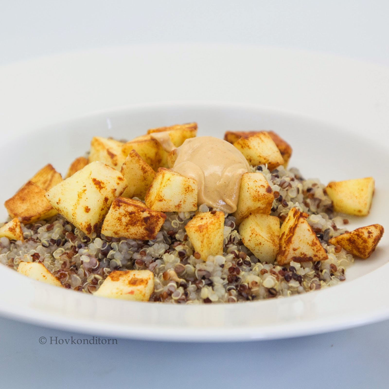 Hovkonditorn Quinoa Porridge with fried Apple and Peanut Butter