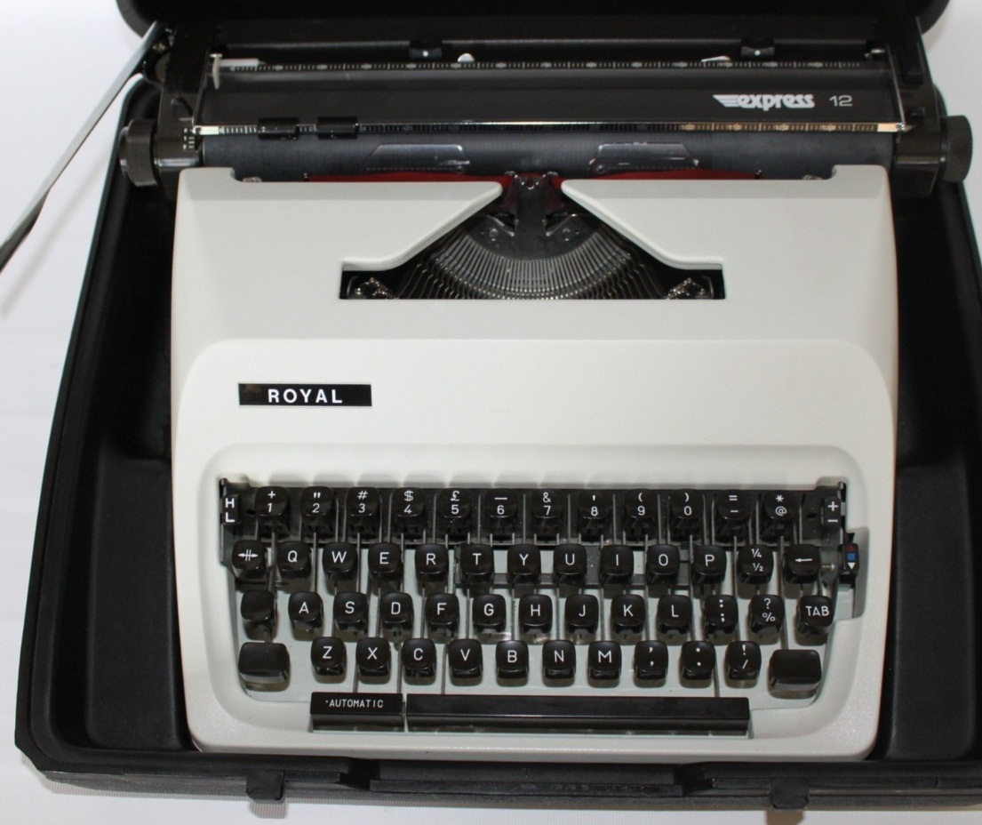 oz.Typewriter Spot the Difference The Adler Royal Typewriter