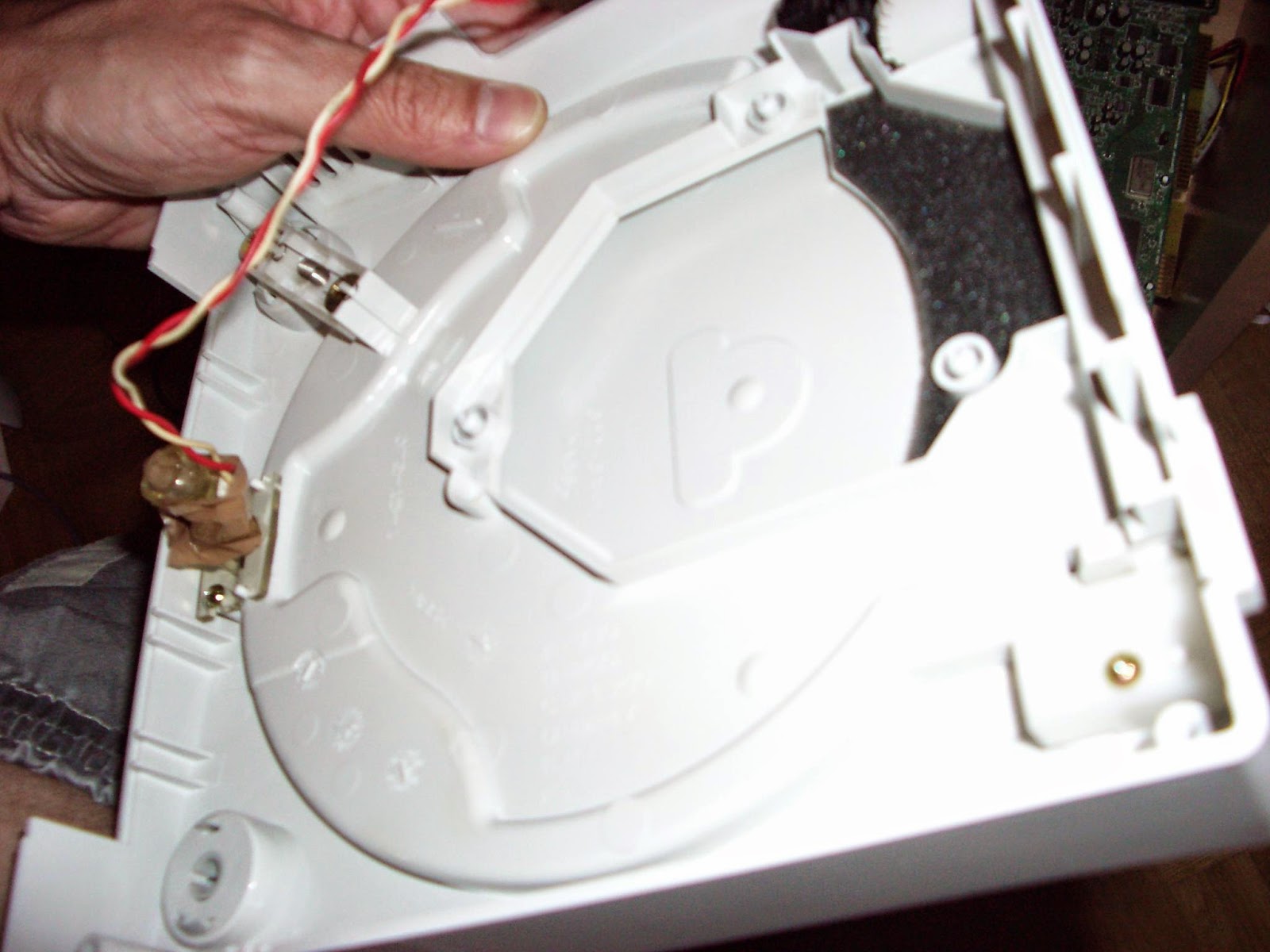 Nuevo led en la carcasa de Dreamcast Nuevo led en la carcasa de Dreamcast
