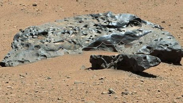 Robot Curiosity Menemukan Objek Aneh di Planet Mars Robot Curiosity Menemukan Objek Aneh di Planet Mars
