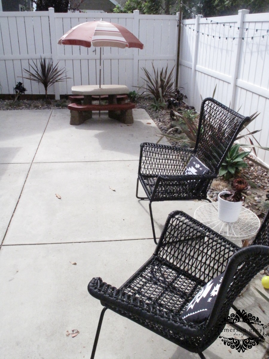 DIY umbrella cover {black and white ikat fabric}