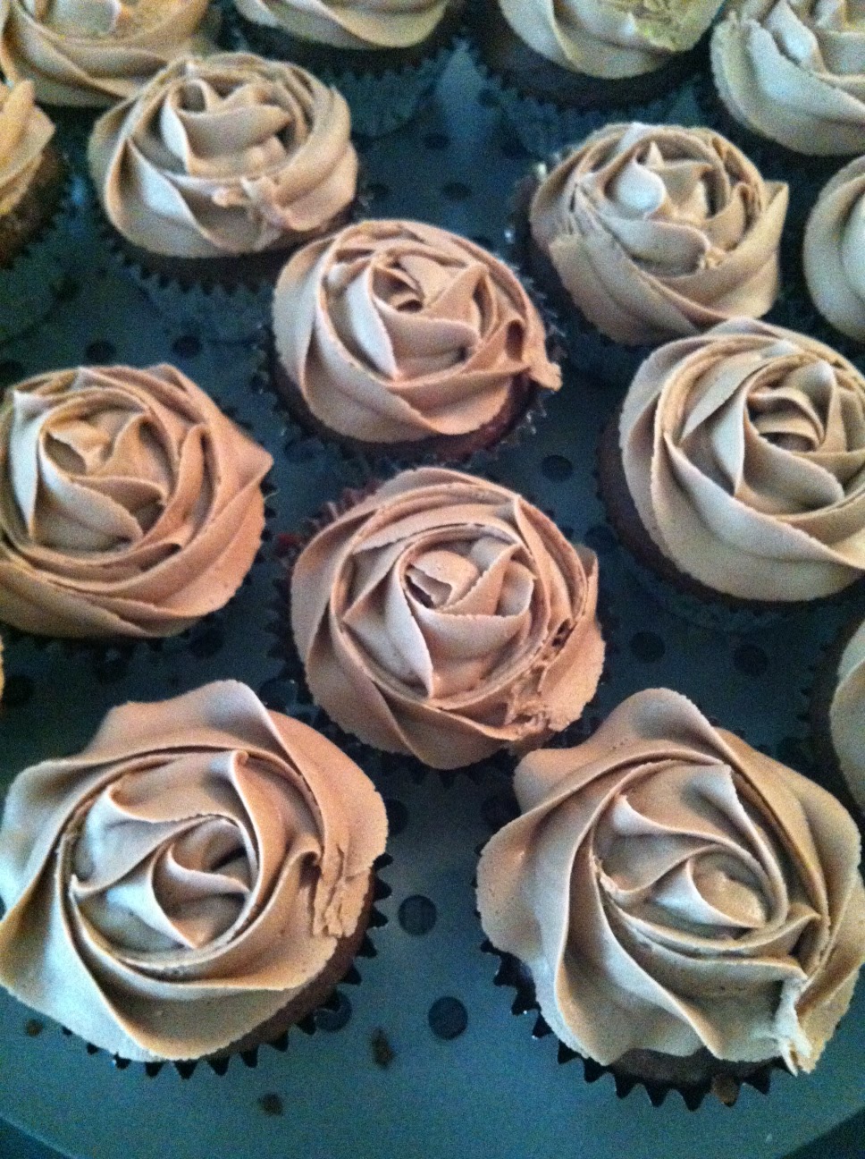 Life and Other Shenanigans Icing Rosettes versus "Soft Serve" Icing