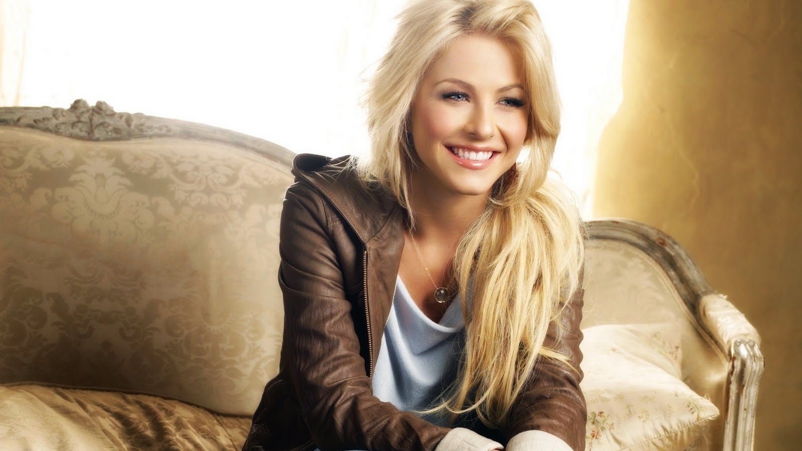 1080p Hd Wallpaper Girls With Blonde Curly Hair Tumblr