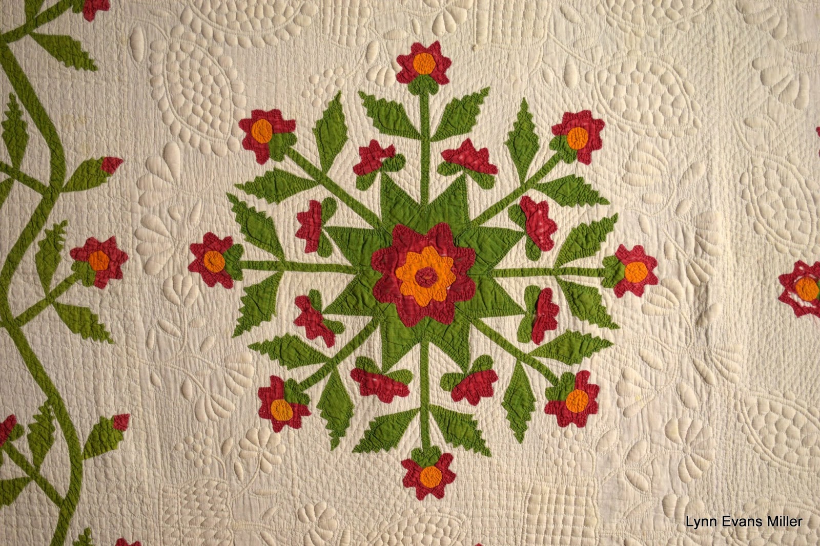 QuiltsVintage and Antique Red and Green Antique Quilt