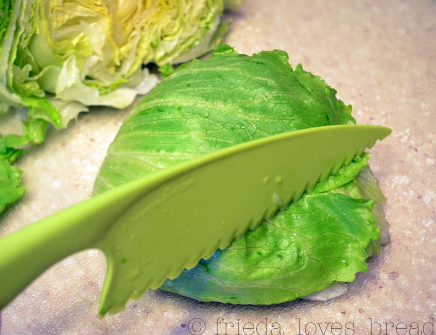 Frieda Loves Bread Cool Kitchen Tool Lettuce Knife Does it Work?