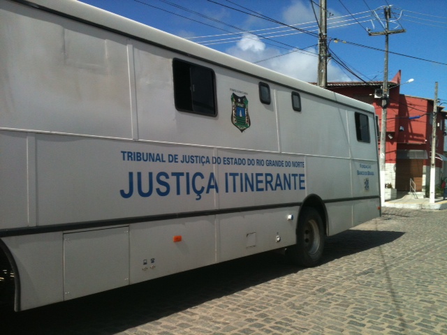 att dejta en militär