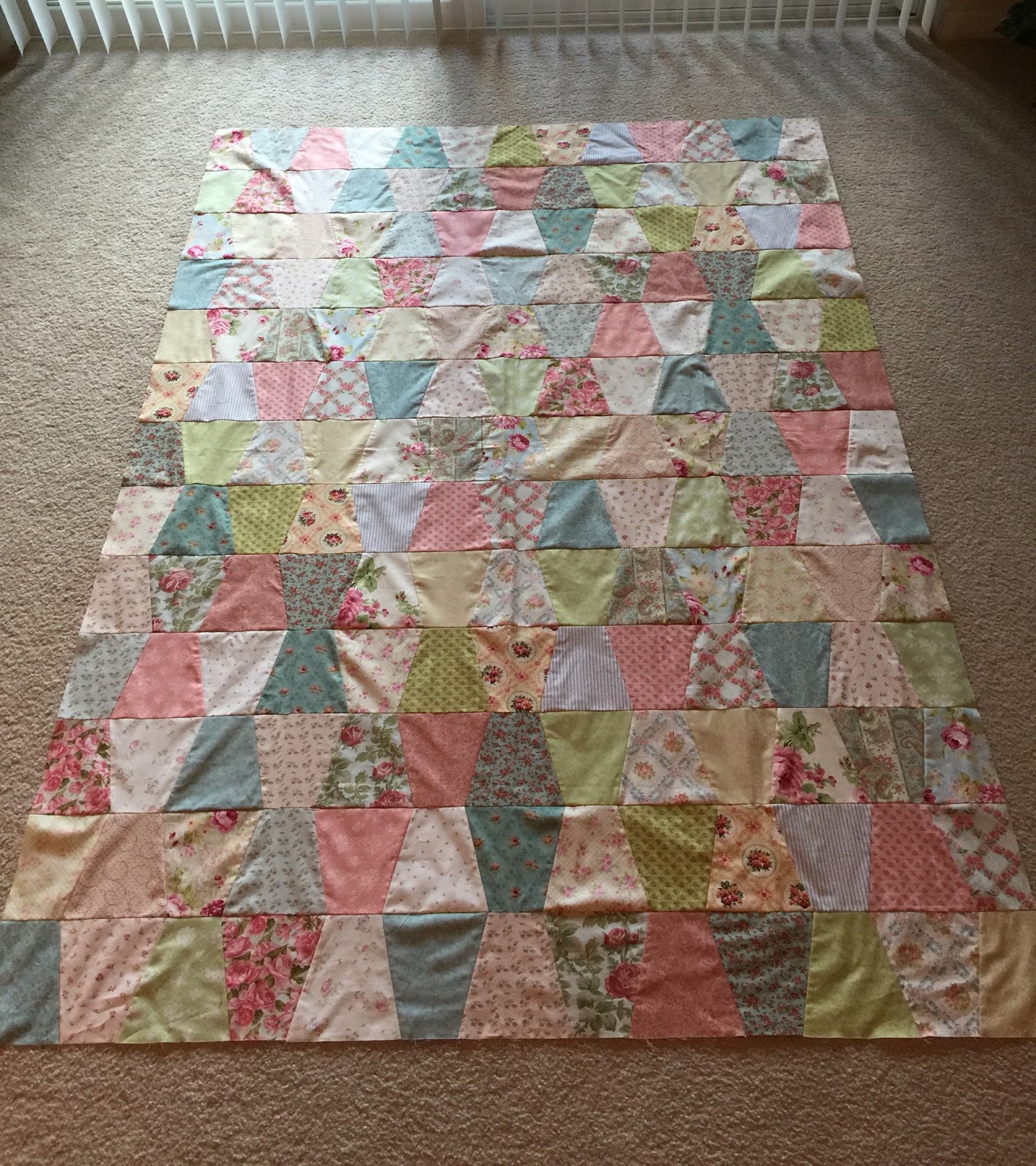 Suzy's Quilting Room Pastel Tumbler Quilt Top
