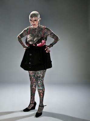 หญิงแก่ ที่มีรอยสักมากที่สุดในโลก Isobel-Varley--Most-Tattoed-Senior-Citizen-2