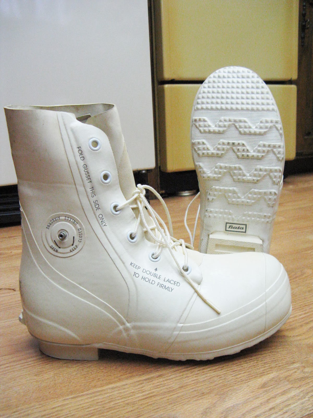 Unisex White Mickey Mouse, Bunny Boots 