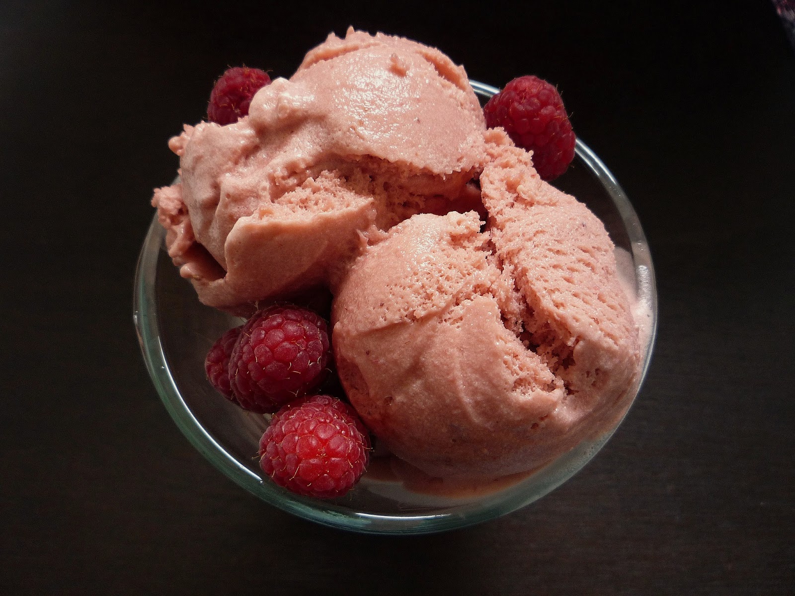 Being A Bear Bear Essentials Ice Cream ( + Raspberry Gelato )