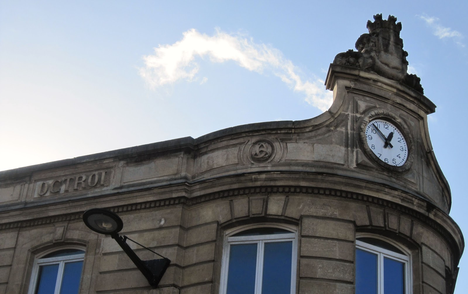 http://2.bp.blogspot.com/-O3xhdC0Twu4/T9T_0oFx2eI/AAAAAAAAArw/KrEQD4tUppo/s1600/039-Octroi1-M%C3%A9dard.JPG