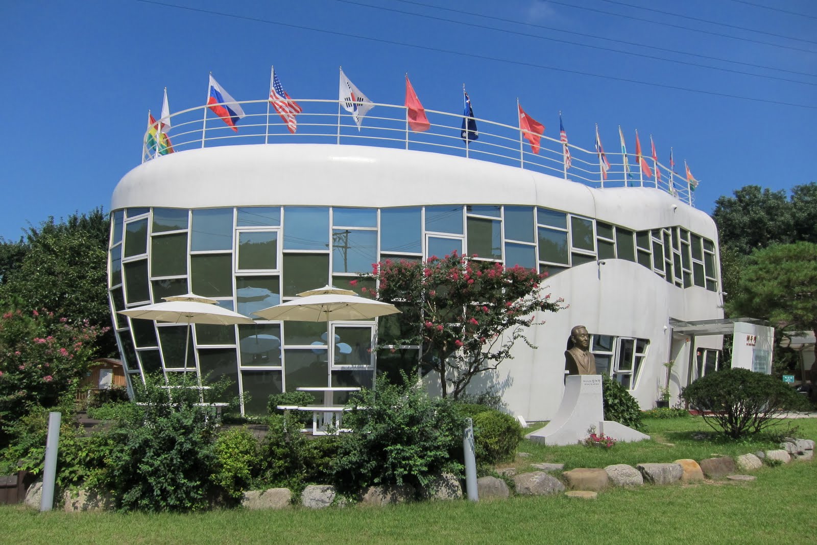 A Visit to Suwon's Toilet House | Koreabridge