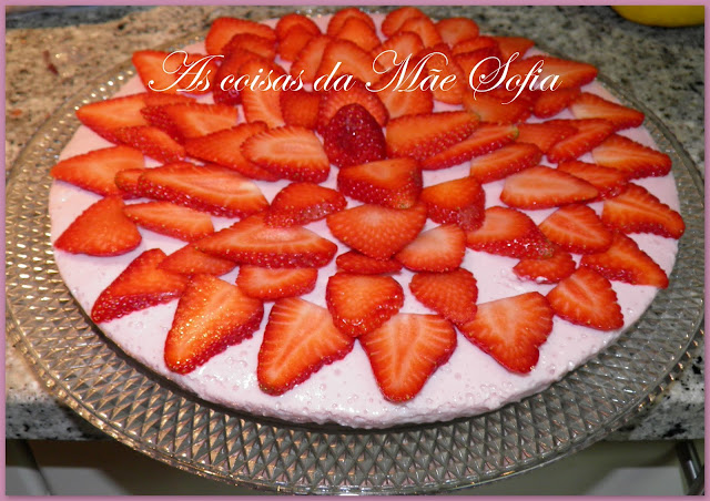 Cheesecake de morango com base de avelã / Strawberry cheesecake with hazelnut crust